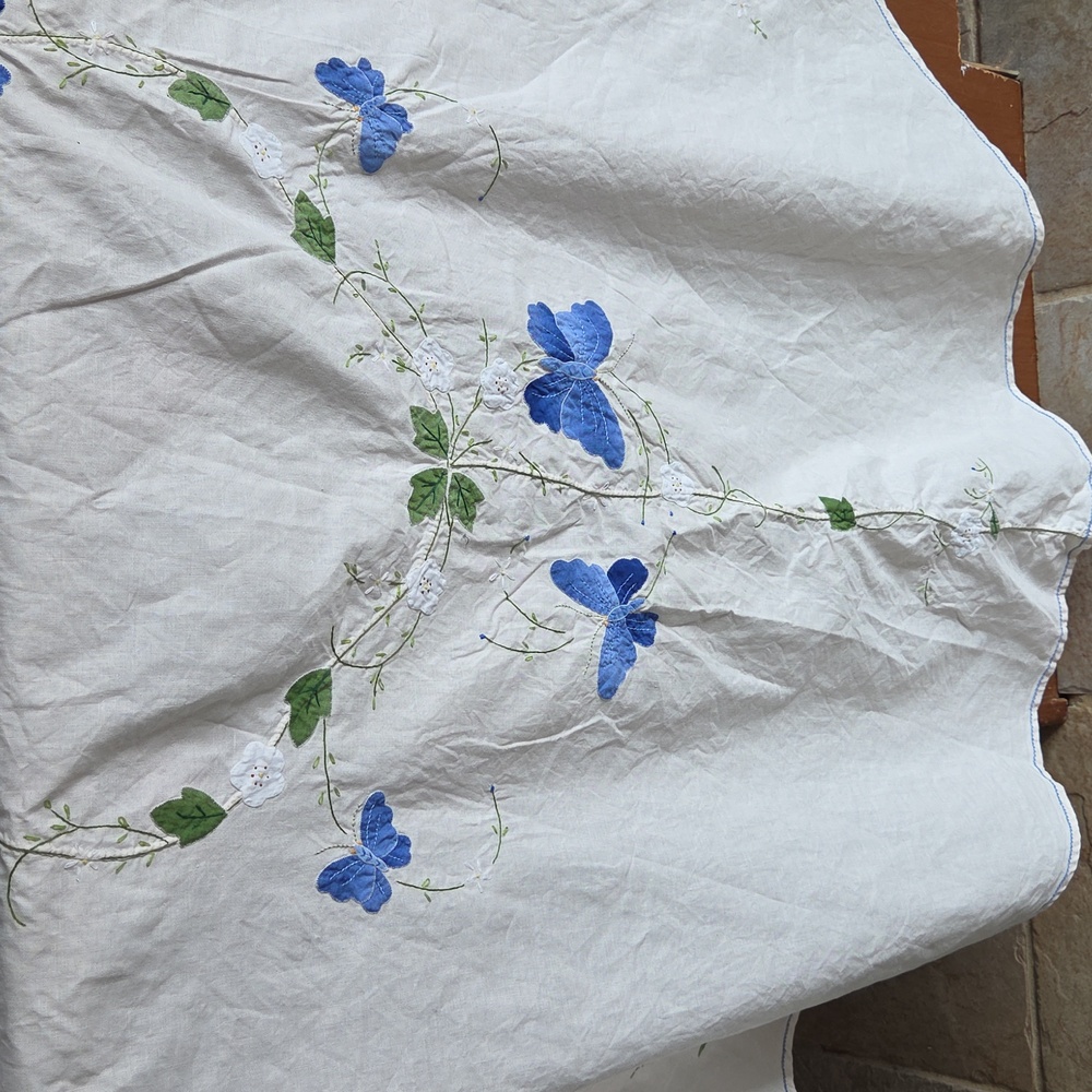 Cottagecore Vintage Hand Embroidered Applique Butterfly Oval Tablecloth - Picture 11 of 17